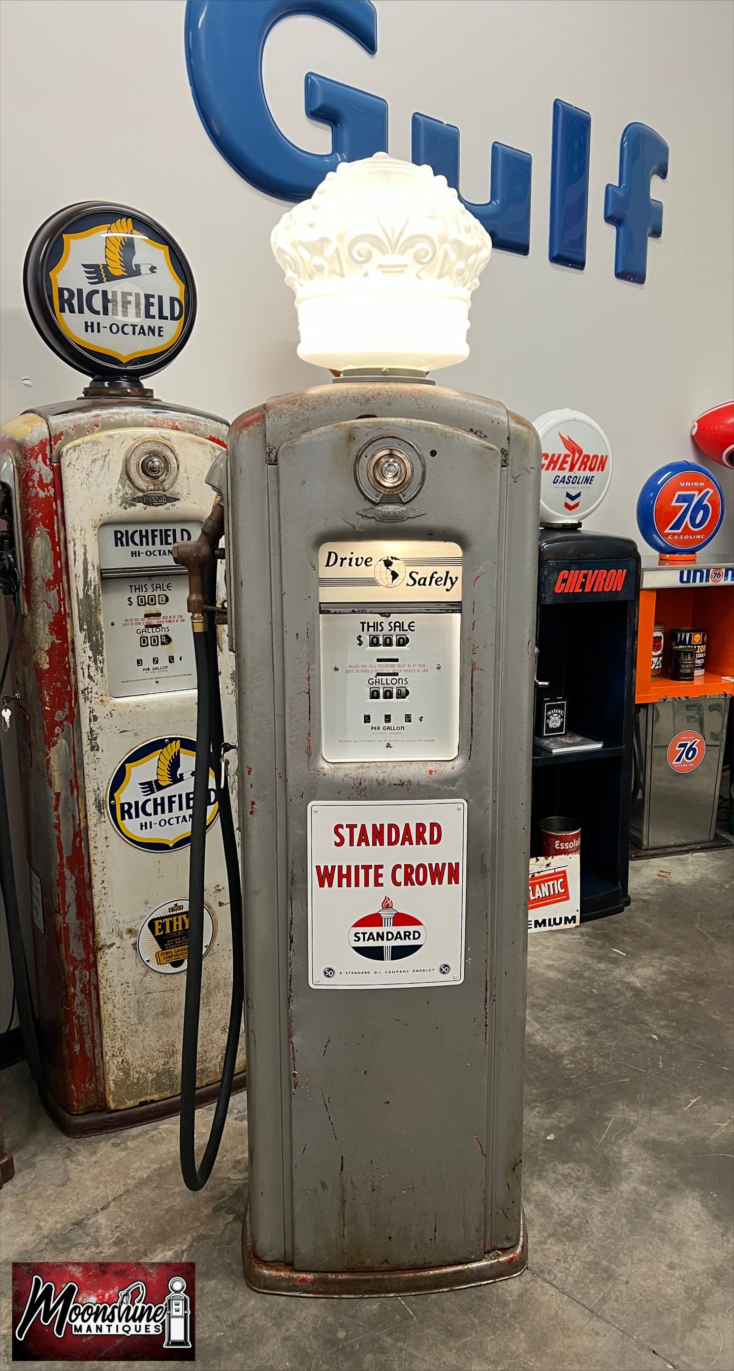 1940’s STANDARD WHITE CROWN Bennett 646 Gas Pump - Shipping Available!