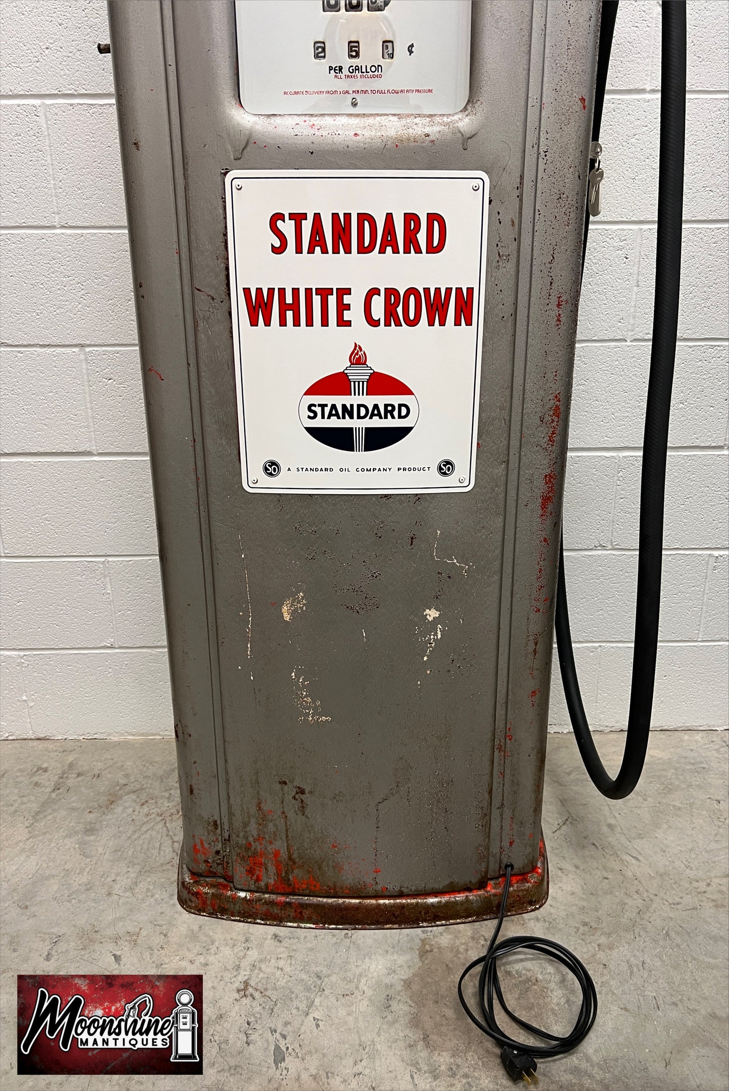 1940’s STANDARD WHITE CROWN Bennett 646 Gas Pump - Shipping Available!