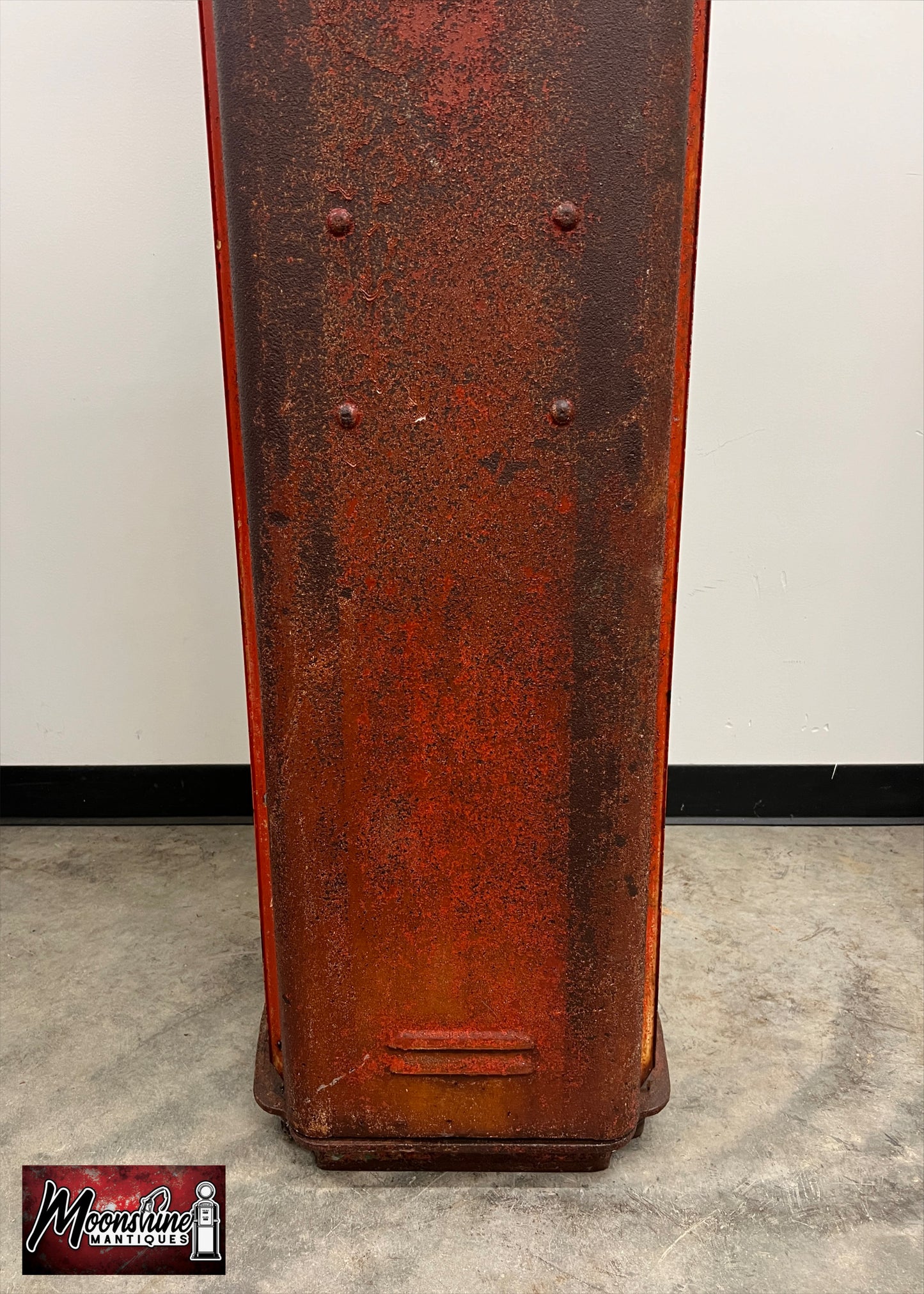 Rustoration 1950’s ROAD RUNNER GASOLINE Gilbarco Gas Pump w/ Shelves - Free Shipping!