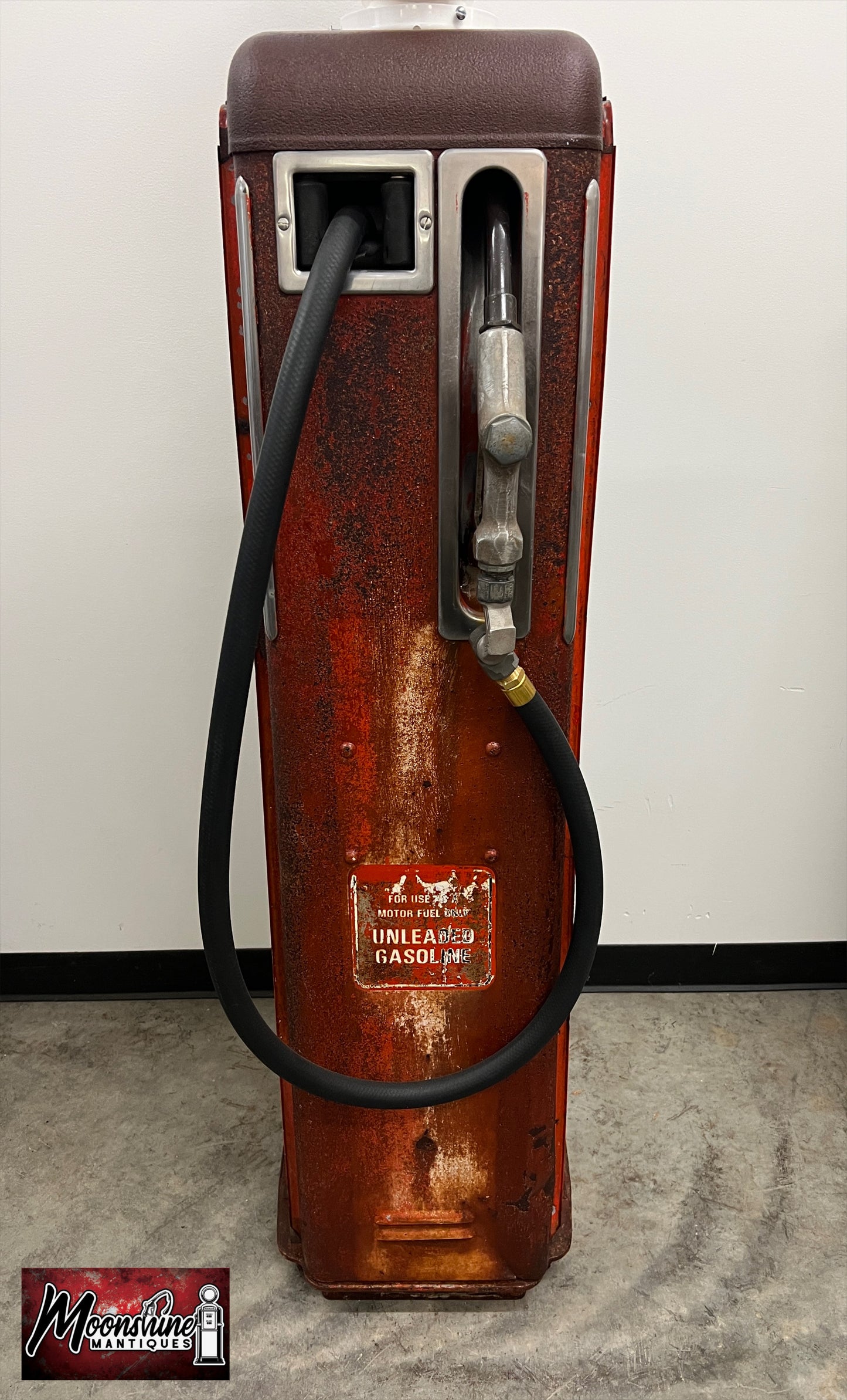 Rustoration 1950’s ROAD RUNNER GASOLINE Gilbarco Gas Pump w/ Shelves - Free Shipping!