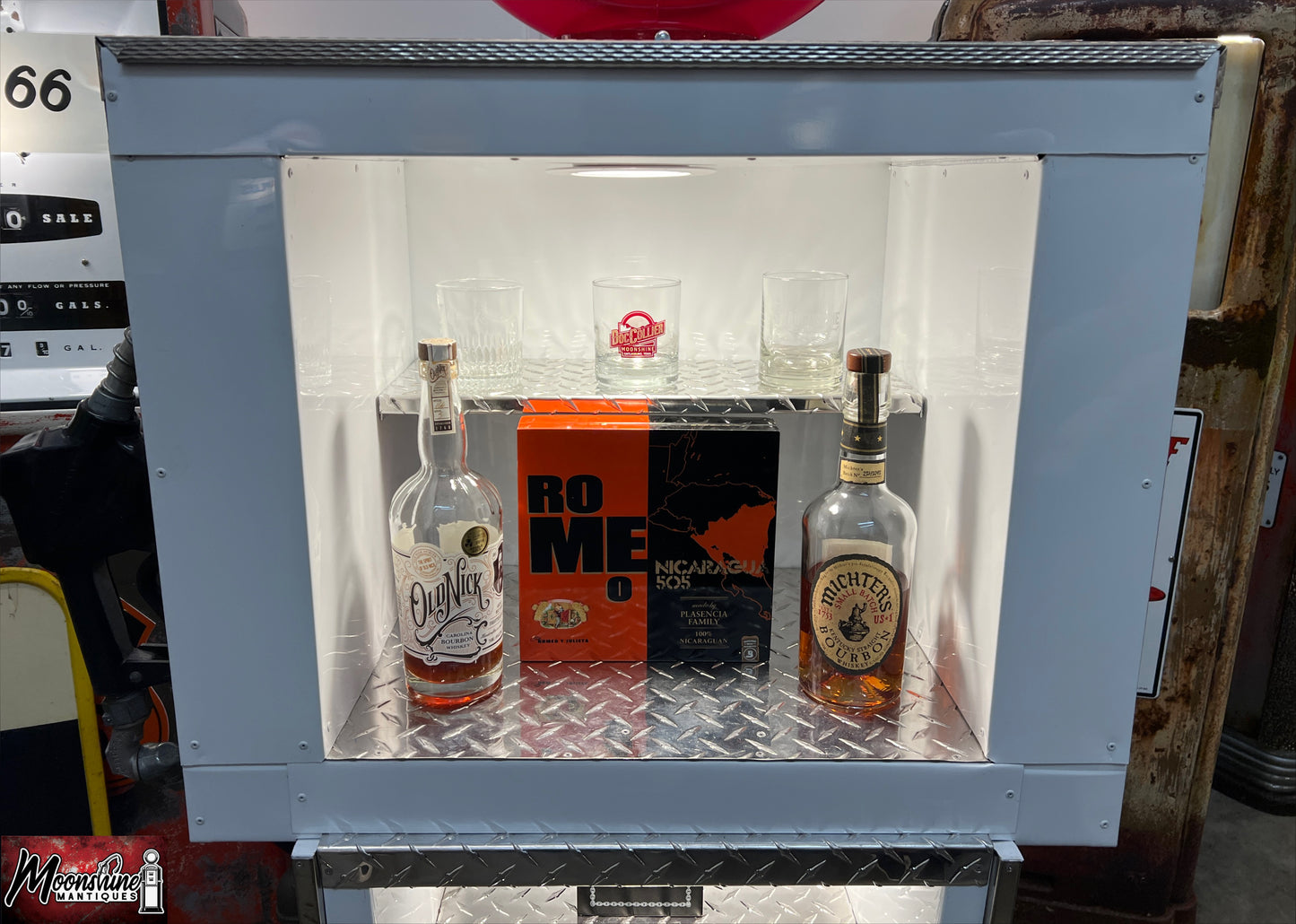 Custom 1960’s TEXACO Fire Chief Bennett Gas Pump w/ Display Shelves - Free Shipping!