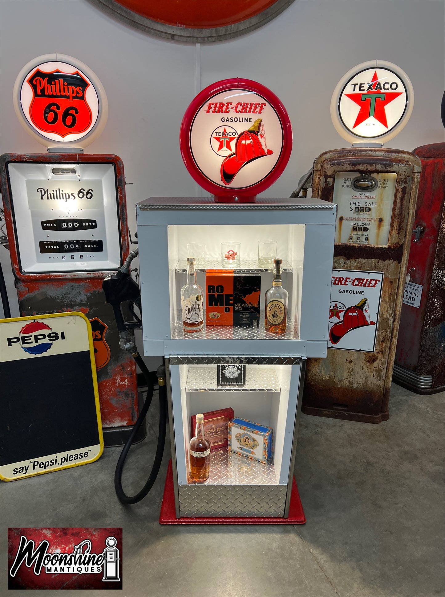 Custom 1960’s TEXACO Fire Chief Bennett Gas Pump w/ Display Shelves - Free Shipping!