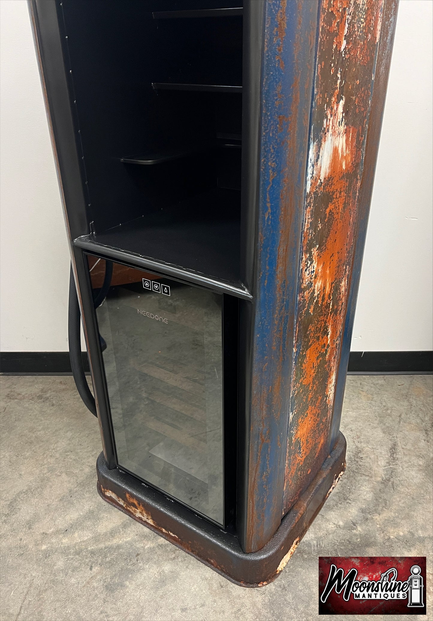 1940’s MOBIL GASOLINE Gas Pump w/ Custom Made Whiskey Bar & Cigar Humidor - Free Shipping!