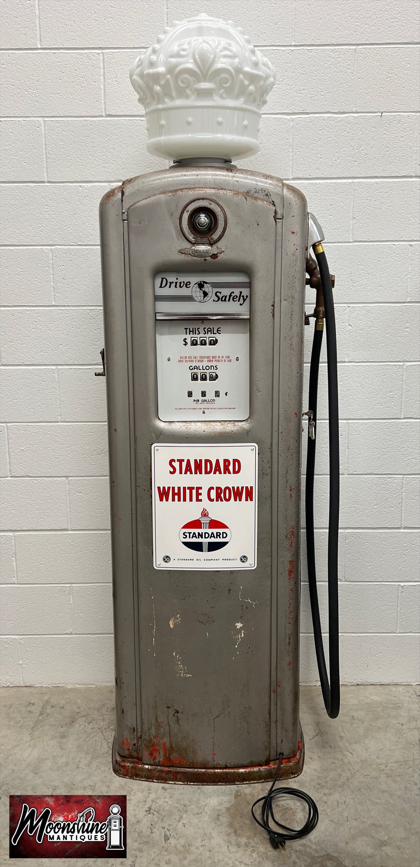 1940’s STANDARD WHITE CROWN Bennett 646 Gas Pump - Shipping Available!