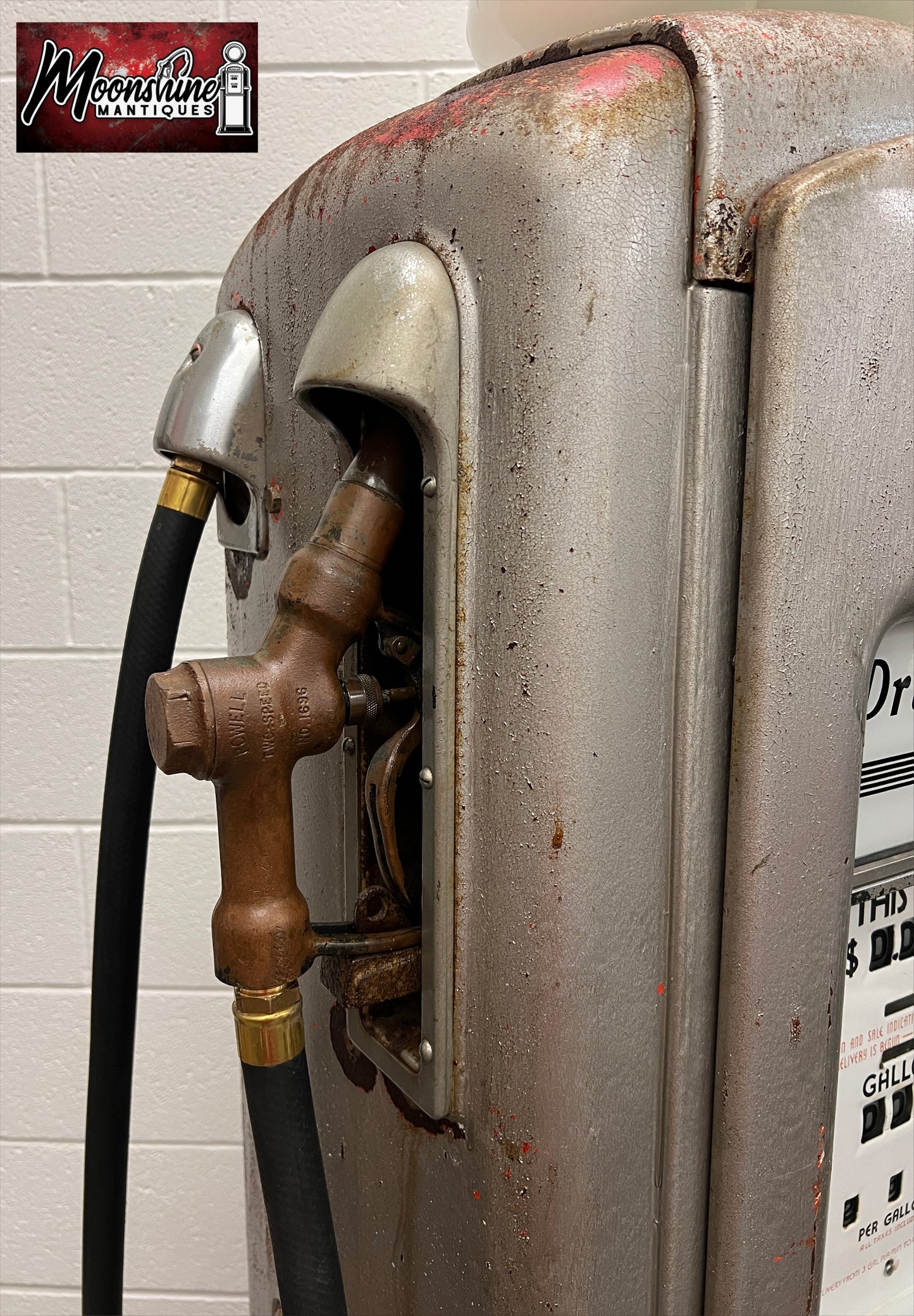 1940’s STANDARD WHITE CROWN Bennett 646 Gas Pump - Shipping Available!