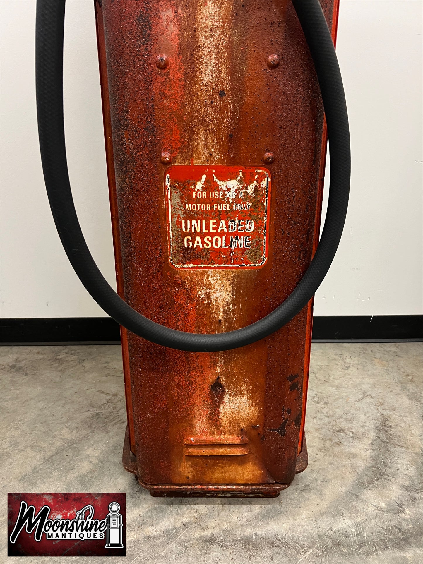 Rustoration 1950’s ROAD RUNNER GASOLINE Gilbarco Gas Pump w/ Shelves - Free Shipping!