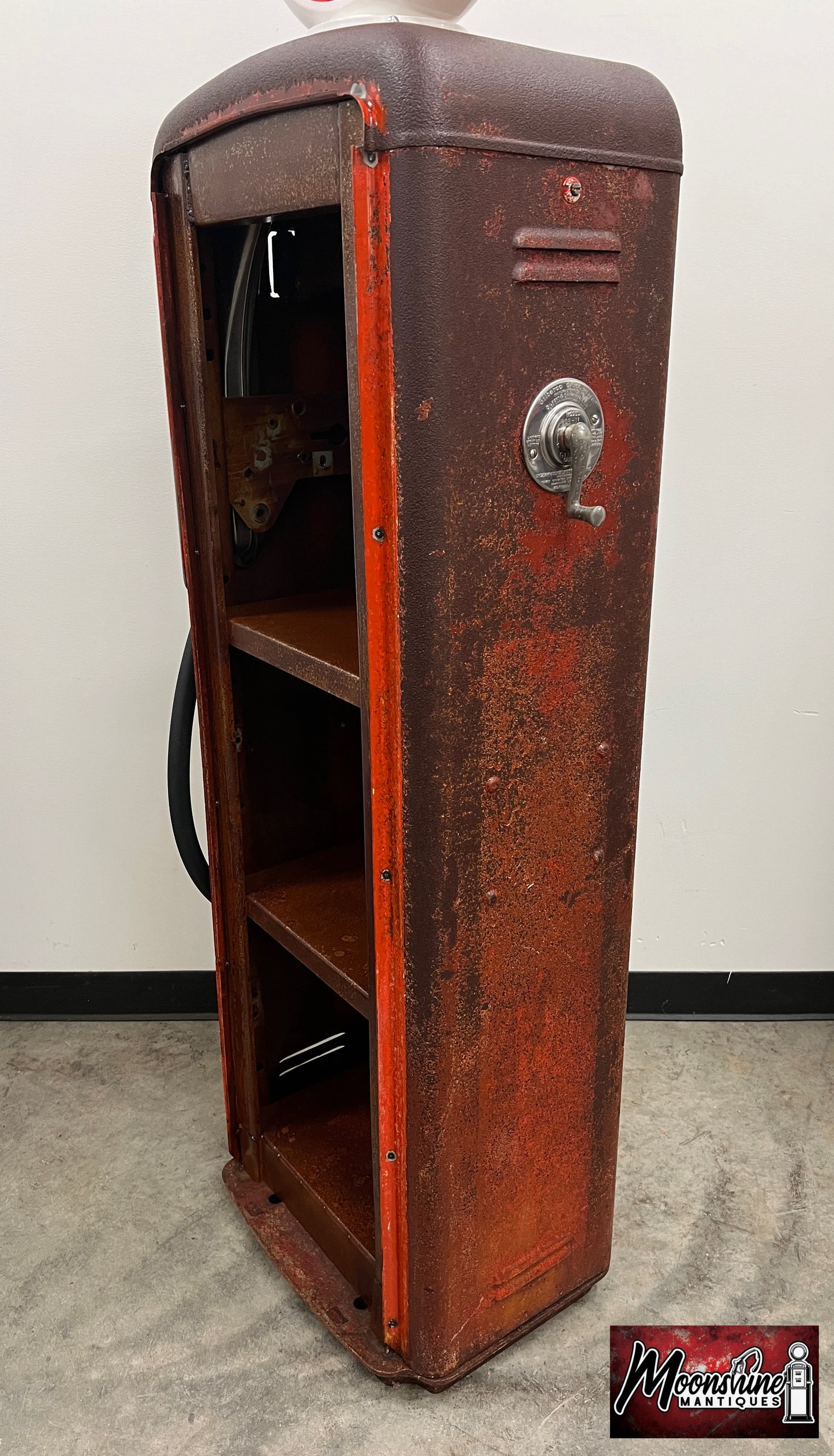 Rustoration 1950’s ROAD RUNNER GASOLINE Gilbarco Gas Pump w/ Shelves - Free Shipping!