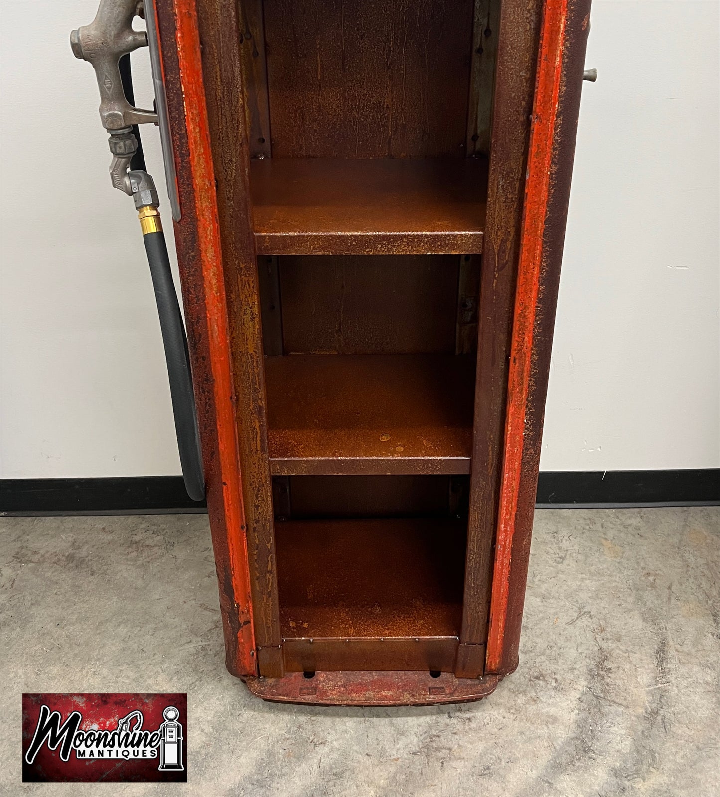 Rustoration 1950’s ROAD RUNNER GASOLINE Gilbarco Gas Pump w/ Shelves - Free Shipping!