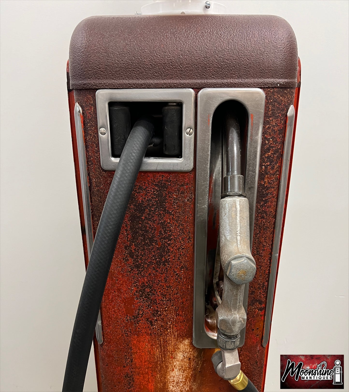 Rustoration 1950’s ROAD RUNNER GASOLINE Gilbarco Gas Pump w/ Shelves - Free Shipping!