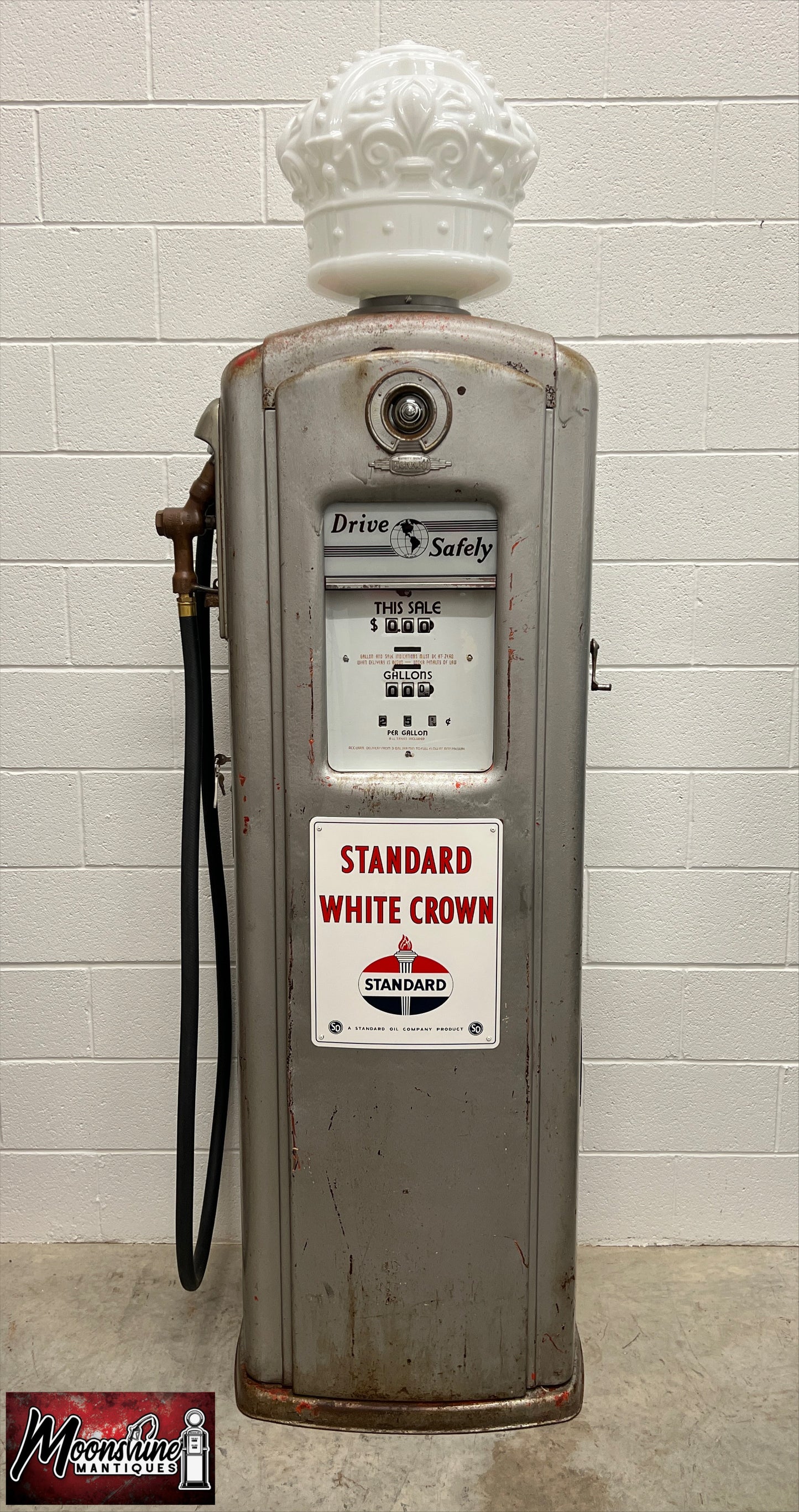 1940’s STANDARD WHITE CROWN Bennett 646 Gas Pump - Shipping Available!