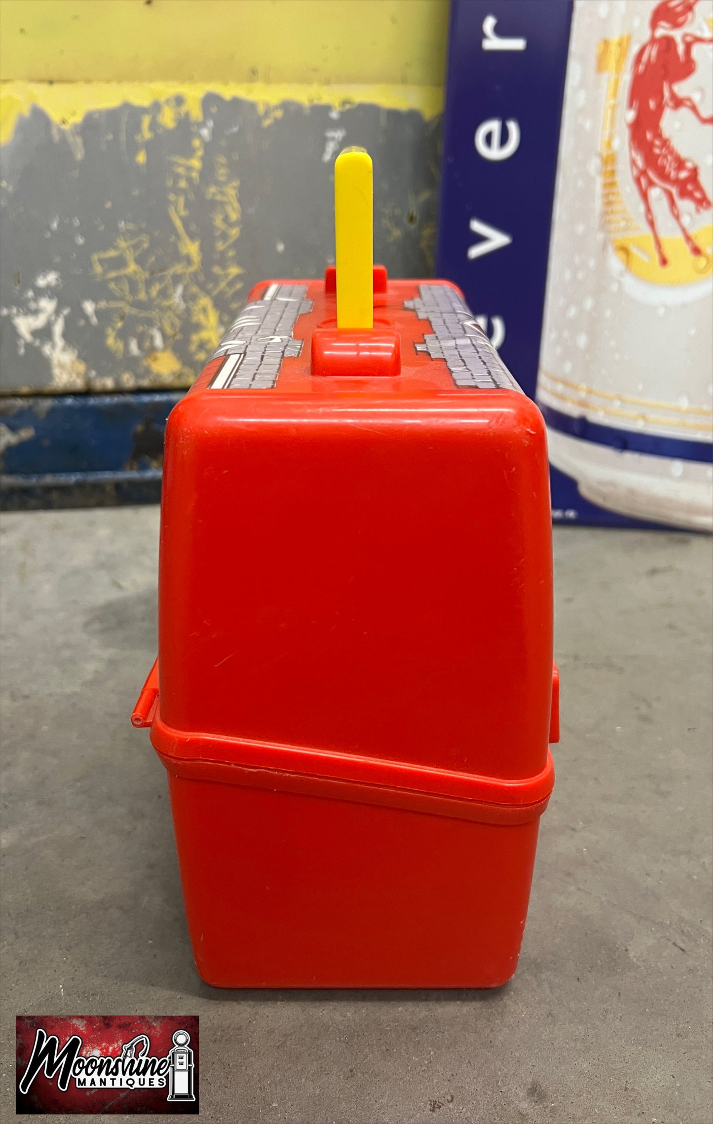 Vtg. 1981 RED BARN Lunch Box - Free Shipping!